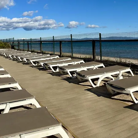 Bergerie Plage 5 Personnes Renove Avec Climatisation Et Bain A Remous Apartment Hyeres