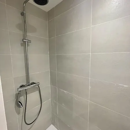Bergerie Plage 5 Personnes Renove Avec Climatisation Et Bain A Remous Apartment Hyeres