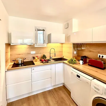 Apartment Bergerie Plage 5 Personnes Renove Avec Climatisation Et Bain A Remous Hyeres