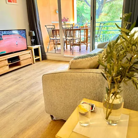 Bergerie Balneo Clim Piscine Appartement *