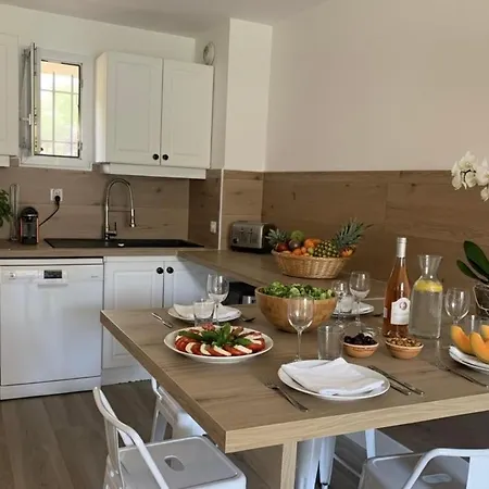 Bergerie Balneo Clim Piscine Appartement *