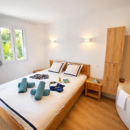 Bergerie Plage 5 Personnes Renove Avec Climatisation Et Bain A Remous * Hyeres