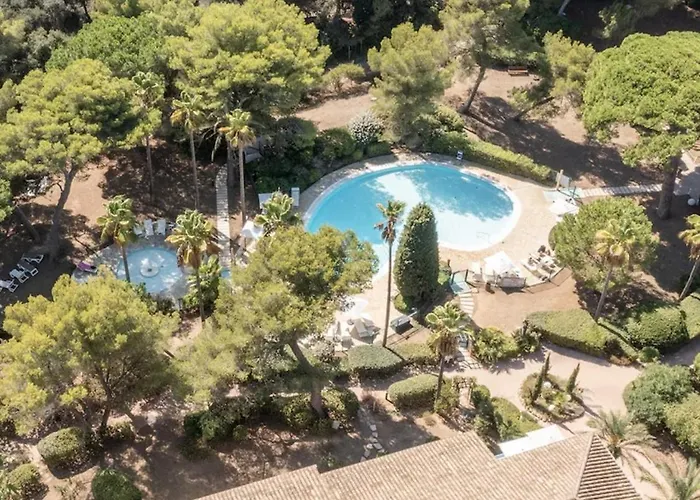 Bergerie Plage Entierement Renove Prestations Premium Baignoire Balneo Clim Vue Piscine Et Parc Hyères